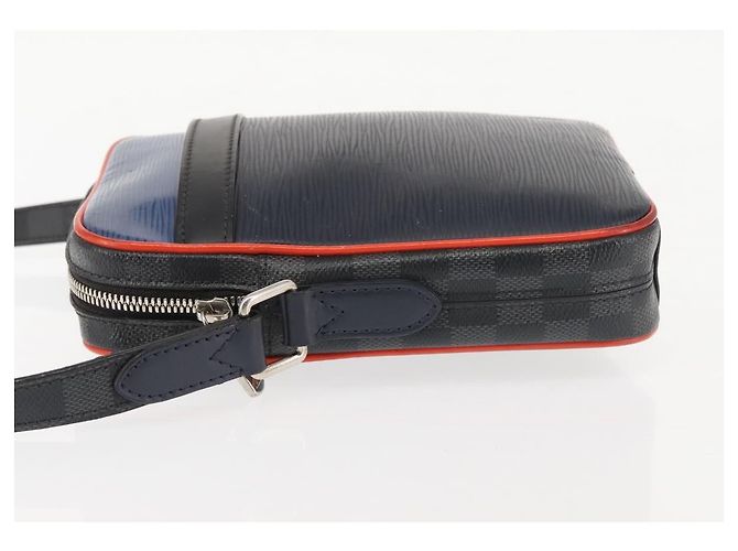 Borsa Louis Vuitton Danube in pelle Epi slim Blu navy - vista 4
