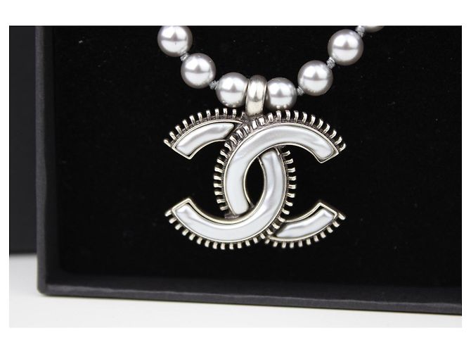 CC Perlen Metall Email Grau Halskette Chanel - Ansicht 11