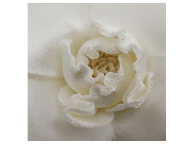 Fermaglio in nastro Camelia di Chanel Nero Bianco - vista 11