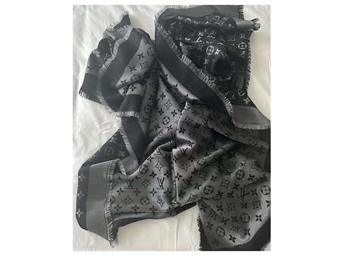 Sciarpa Louis Vuitton modello monogram SHINE M75123 Nero - vista 5