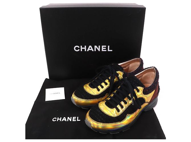 Chanel COCO Mark Tweed Switch Wildleder-Sneaker Braun Schwarz Golden Gelb - Ansicht 2