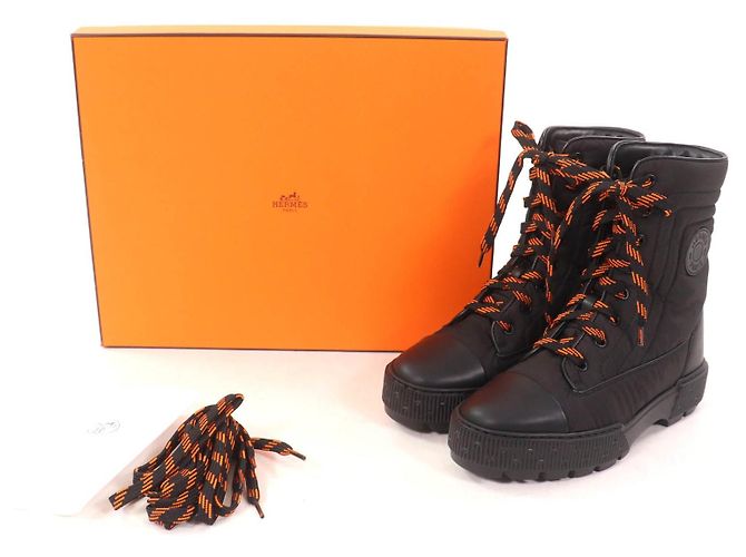 Botas Cortas Hermès de Cuero de Ternera Negro - vista 2
