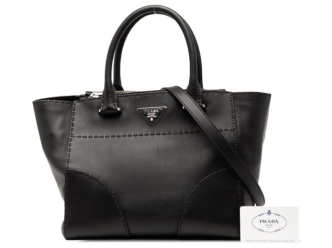 Sac à main Prada en cuir de veau noir, petit modèle, avec poches jumelles cousues. - vue 10