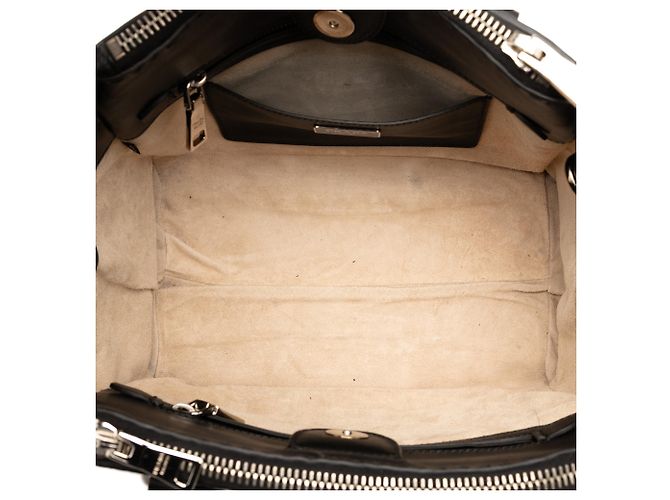 Sac à main Prada en cuir de veau noir, petit modèle, avec poches jumelles cousues. - vue 4