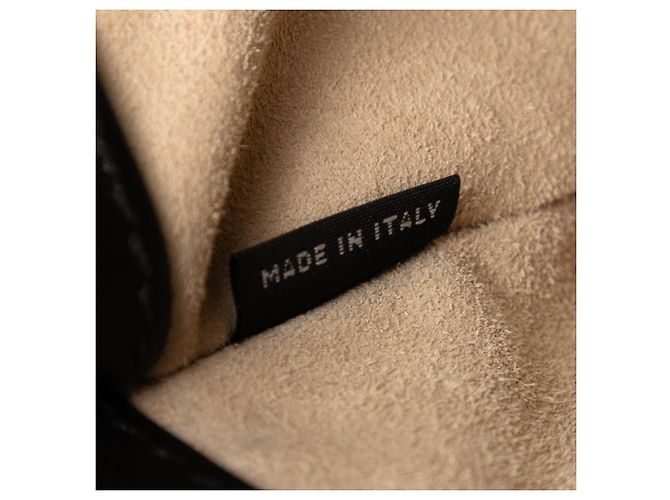 Sac à main Prada en cuir de veau noir, petit modèle, avec poches jumelles cousues. - vue 6