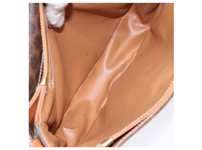 Céline Borsa a Spalla Celine Macadam in Pelle PVC Marrone - vista 5