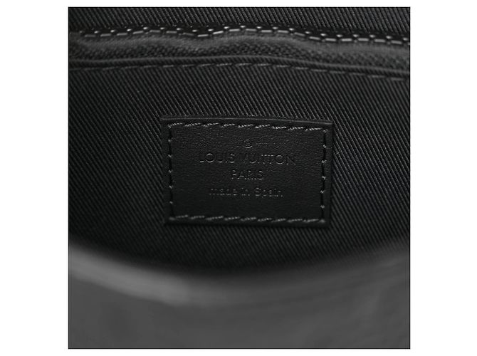 Borsa a tracolla S Lock in taurillon monogramma nero opaco Louis Vuitton - vista 12