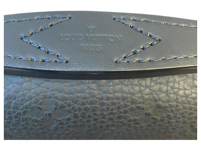 Borsa a tracolla S Lock in taurillon monogramma nero opaco Louis Vuitton - vista 8