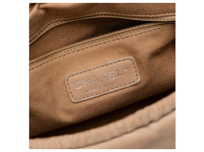 Chanel Borsa a Flap in Suede Perforato Marrone con Frange Beige - vista 5