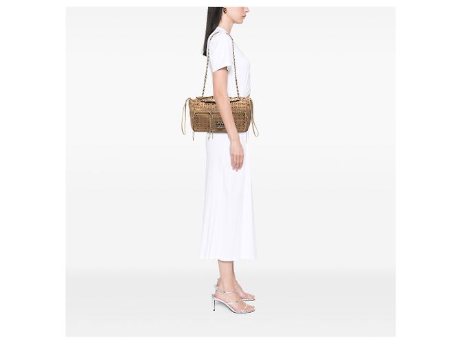 Chanel Borsa a Flap in Suede Perforato Marrone con Frange Beige - vista 7