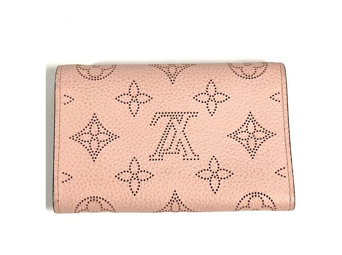 Billetera compacta Anae en Mahina Monogram de Louis Vuitton Rosa - vista 2