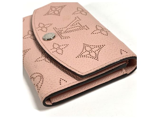 Billetera compacta Anae en Mahina Monogram de Louis Vuitton Rosa - vista 3
