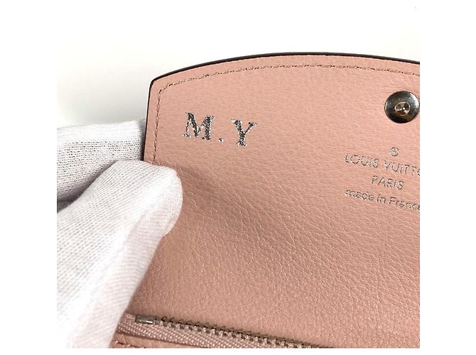 Billetera compacta Anae en Mahina Monogram de Louis Vuitton Rosa - vista 9