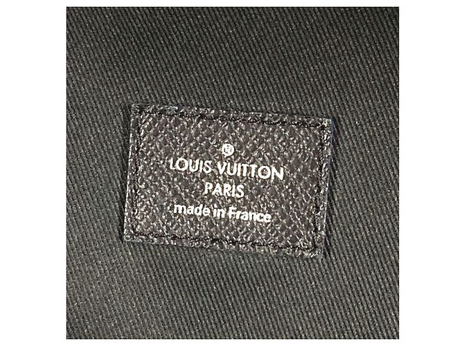 Borsa a tracolla Anton in Taiga di Louis Vuitton Nero Blu Multicolore Grigio - vista 11