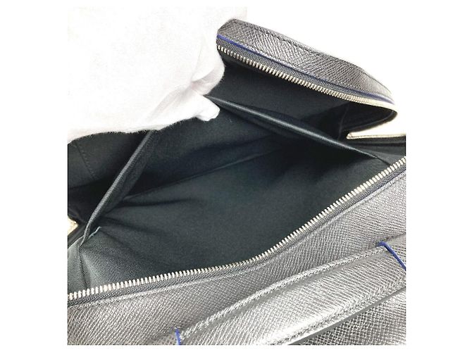 Borsa a tracolla Anton in Taiga di Louis Vuitton Nero Blu Multicolore Grigio - vista 12