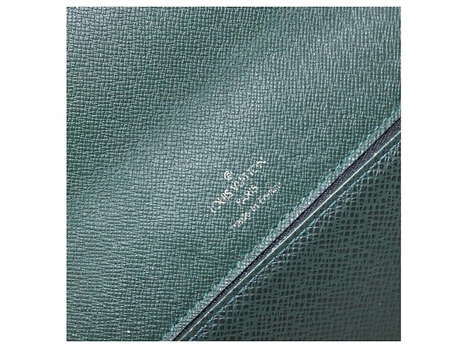 Pochette Kourad Taiga Louis Vuitton Verde - vista 6