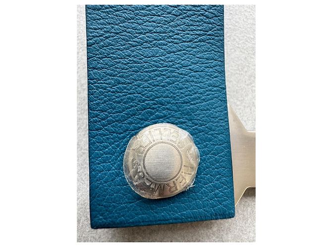 Chiavetta USB Hermès in pelle blu - vista 3