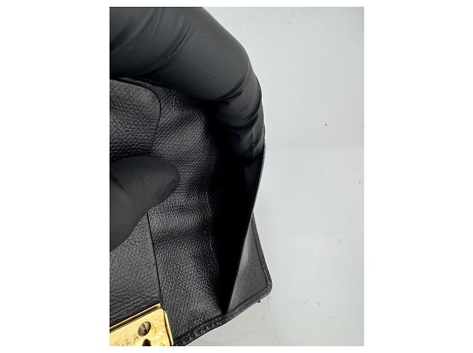 Portafoglio e portachiavi in pelle nera Chanel Nero - vista 10
