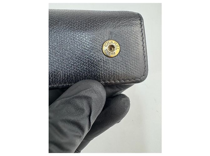Portafoglio e portachiavi in pelle nera Chanel Nero - vista 13