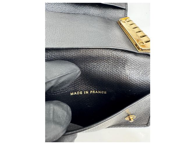Portafoglio e portachiavi in pelle nera Chanel Nero - vista 9