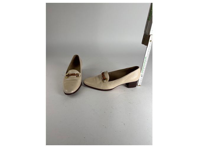 Décolleté in pelle vintage Gucci con bambù 36,5 beige nero - vista 10