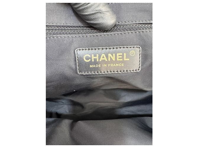 Borsa a spalla Chanel in tela / pelle nera 285 Nero - vista 12
