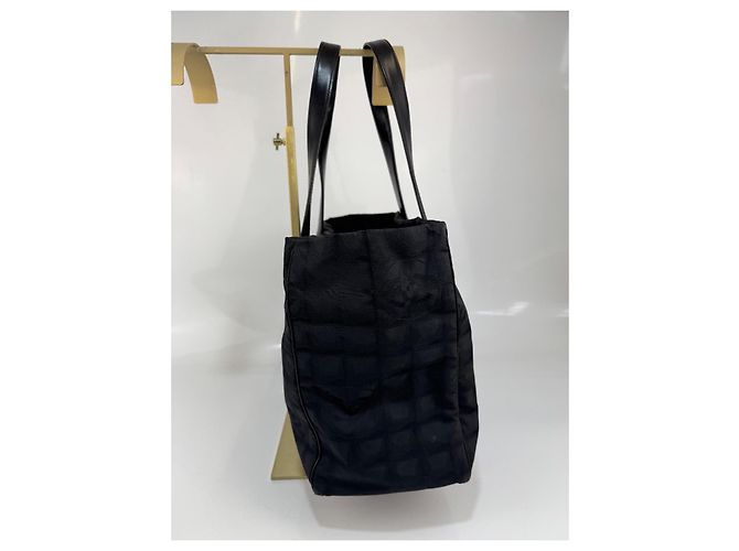 Borsa a spalla Chanel in tela / pelle nera 285 Nero - vista 3