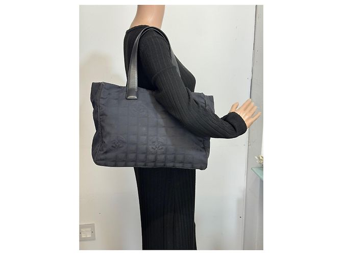 Borsa a spalla Chanel in tela / pelle nera 285 Nero - vista 9
