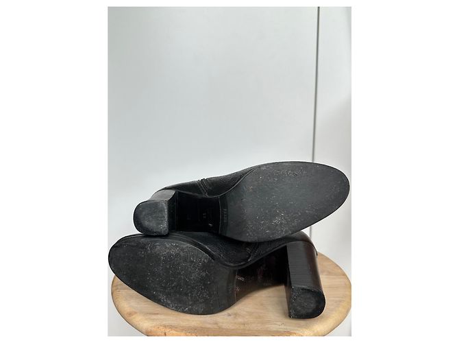 Prada Glitzer Lederstiefel Schwarz mit Metall-Logo - Ansicht 10