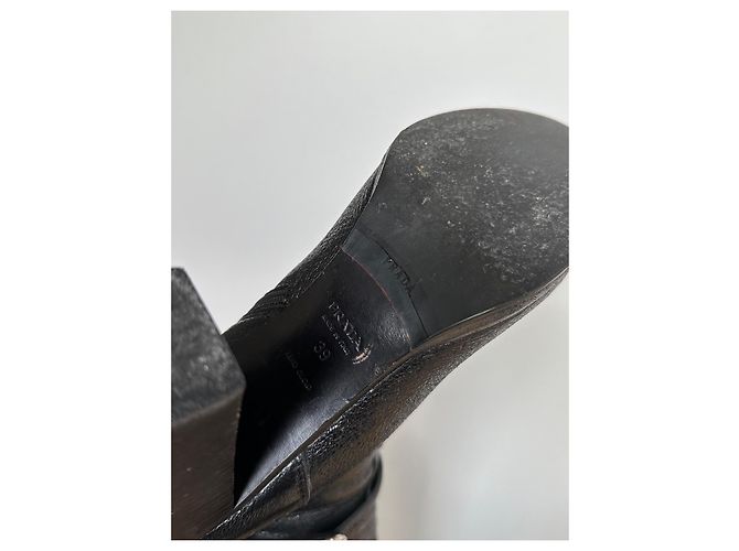 Prada Glitzer Lederstiefel Schwarz mit Metall-Logo - Ansicht 11