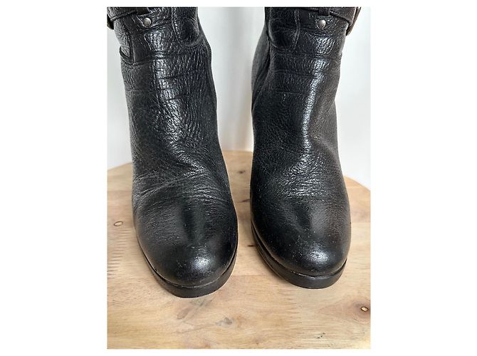Prada Glitzer Lederstiefel Schwarz mit Metall-Logo - Ansicht 8