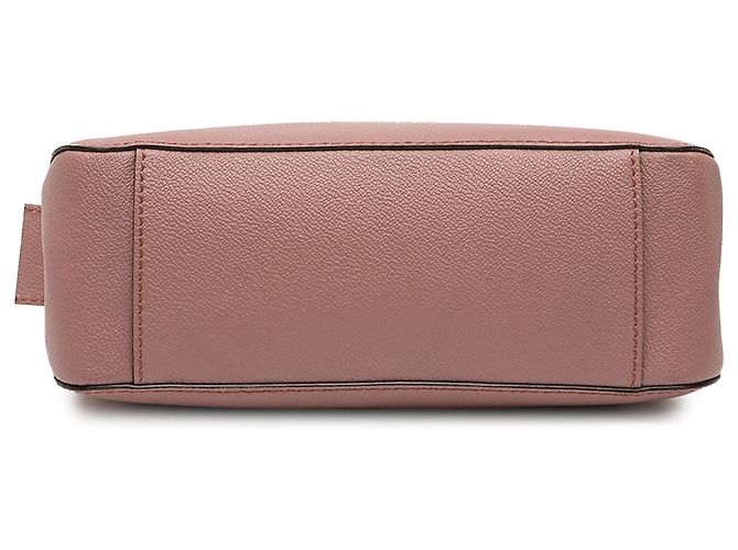 Burberry Pequena Bolsa Helmsley em Couro Granulado Rosa Dourado - vista 3