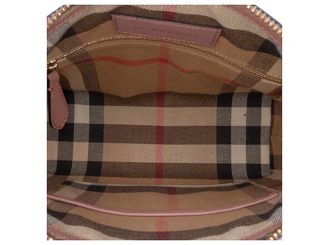 Burberry Pequena Bolsa Helmsley em Couro Granulado Rosa Dourado - vista 4