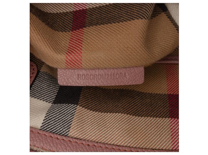 Burberry Pequena Bolsa Helmsley em Couro Granulado Rosa Dourado - vista 6