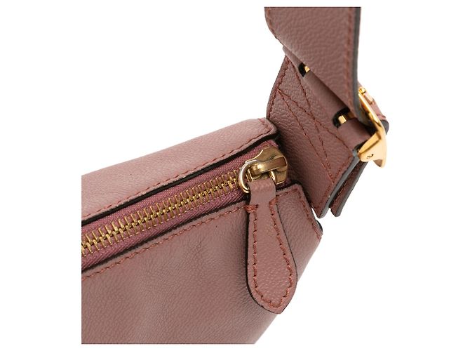 Burberry Pequena Bolsa Helmsley em Couro Granulado Rosa Dourado - vista 7