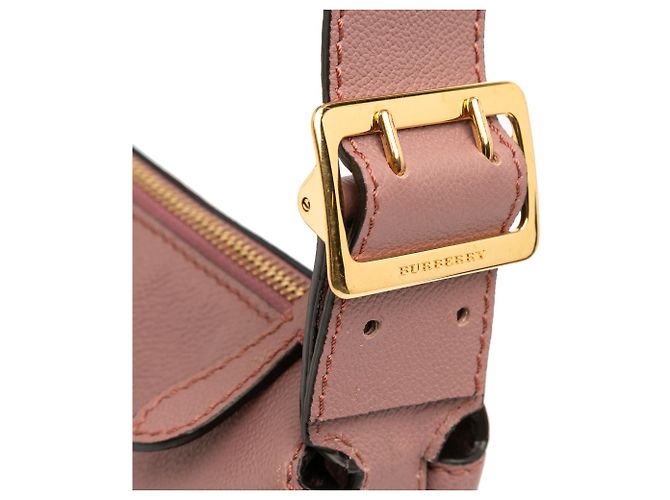 Burberry Pequena Bolsa Helmsley em Couro Granulado Rosa Dourado - vista 9