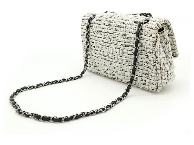 Timeless Borsa a spalla Chanel 2.55 in tweed con doppio flap e catena Nero Bianco - vista 3