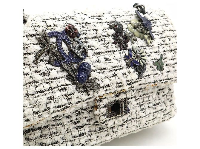 Timeless Borsa a spalla Chanel 2.55 in tweed con doppio flap e catena Nero Bianco - vista 7