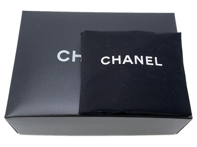Chanel Matelasse White Shoulder Bag - view 12