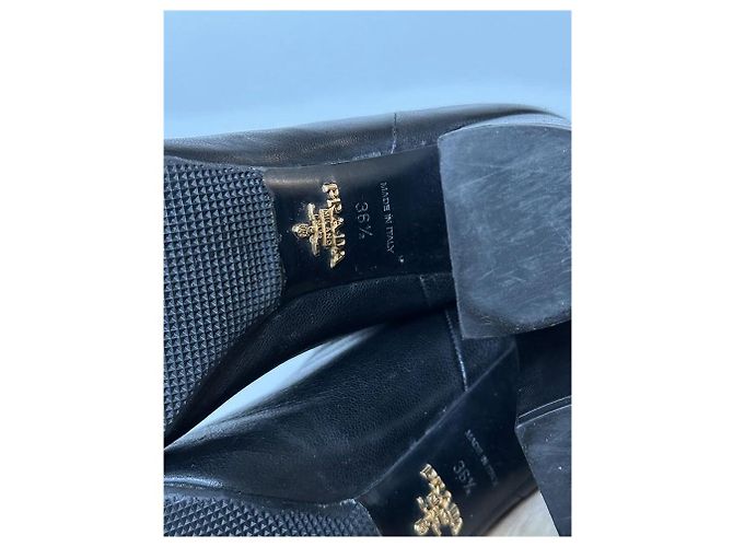 Botas altas de cuero negro Prada con punta afilada - vista 8