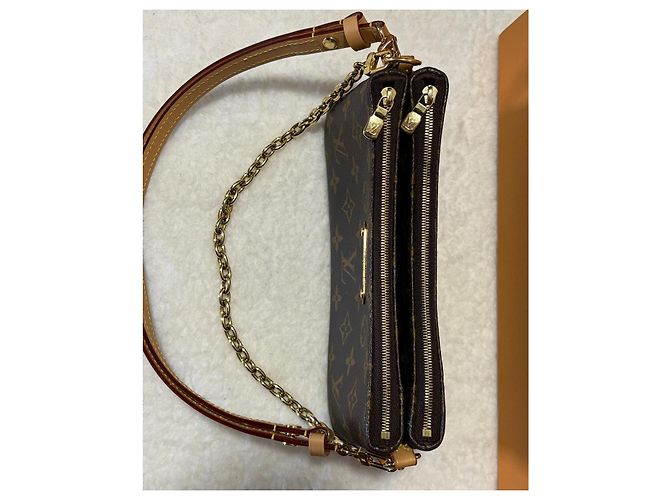 Pochette Louis Vuitton Liv in pelle marrone scuro - vista 11