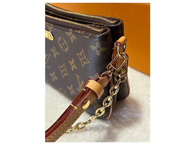 Pochette Louis Vuitton Liv in pelle marrone scuro - vista 5