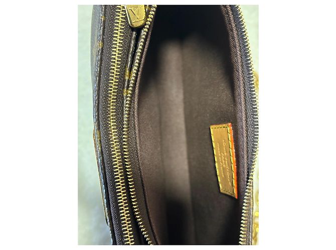 Pochette Louis Vuitton Liv in pelle marrone scuro - vista 8