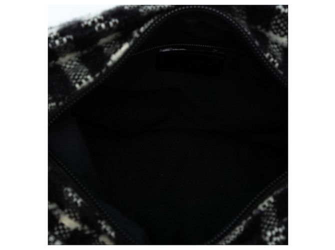 Burberry Schultertasche aus schwarzer Vintage-Check-Wolle - Ansicht 4