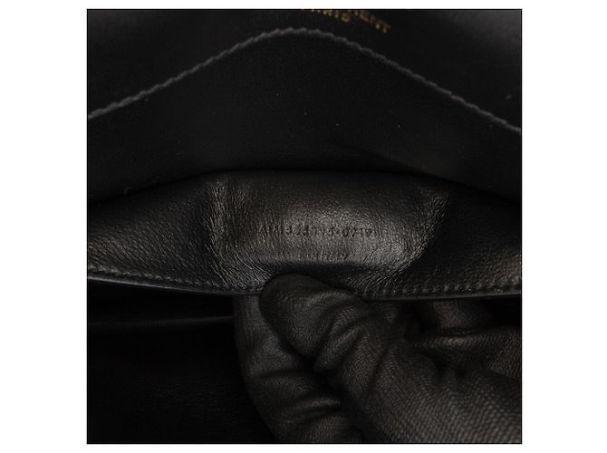 Borsa a tracolla Victoire in pelle di vitello trapuntata nera di Saint Laurent Nero - vista 6