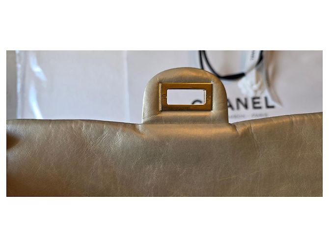 Chanel 2.55 Gold hardware - vista 10