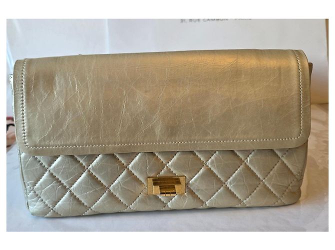 Chanel 2.55 Gold hardware - vista 11