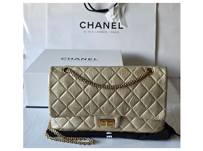 Chanel 2.55 Gold hardware - vista 3