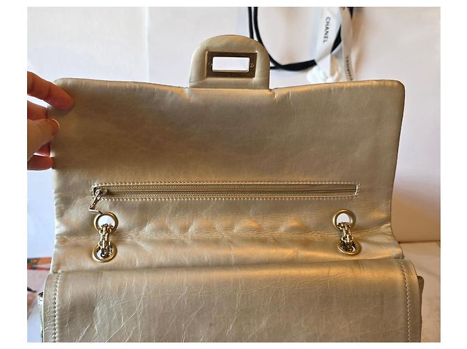 Chanel 2.55 Gold hardware - vista 9