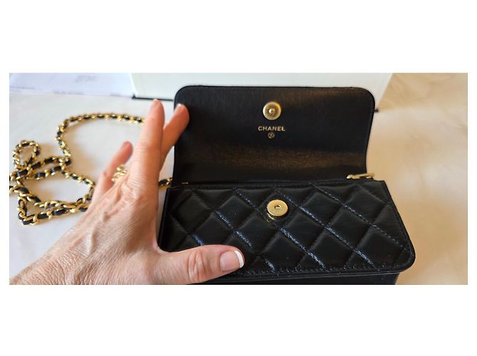Wallet On Chain Chanel Mini billetera con cadena y soporte para teléfono. Negro - vista 10